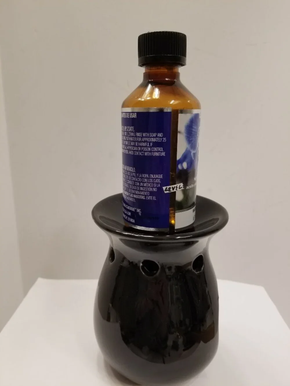 Elegant Expressions Ceramic Tealight Oil Warmer & Indigo Bloom Fragrance Oil Set